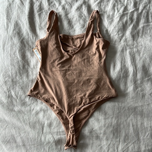 skims fits everybody square neck bodysuit - Picture 5 of 7